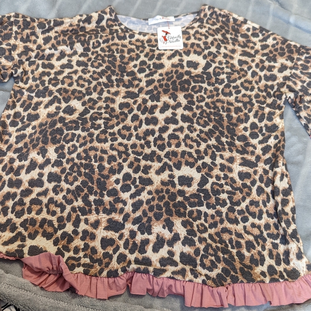 Perfectly Priscilla fun with your leopard print top Sz: 14/16 NWT